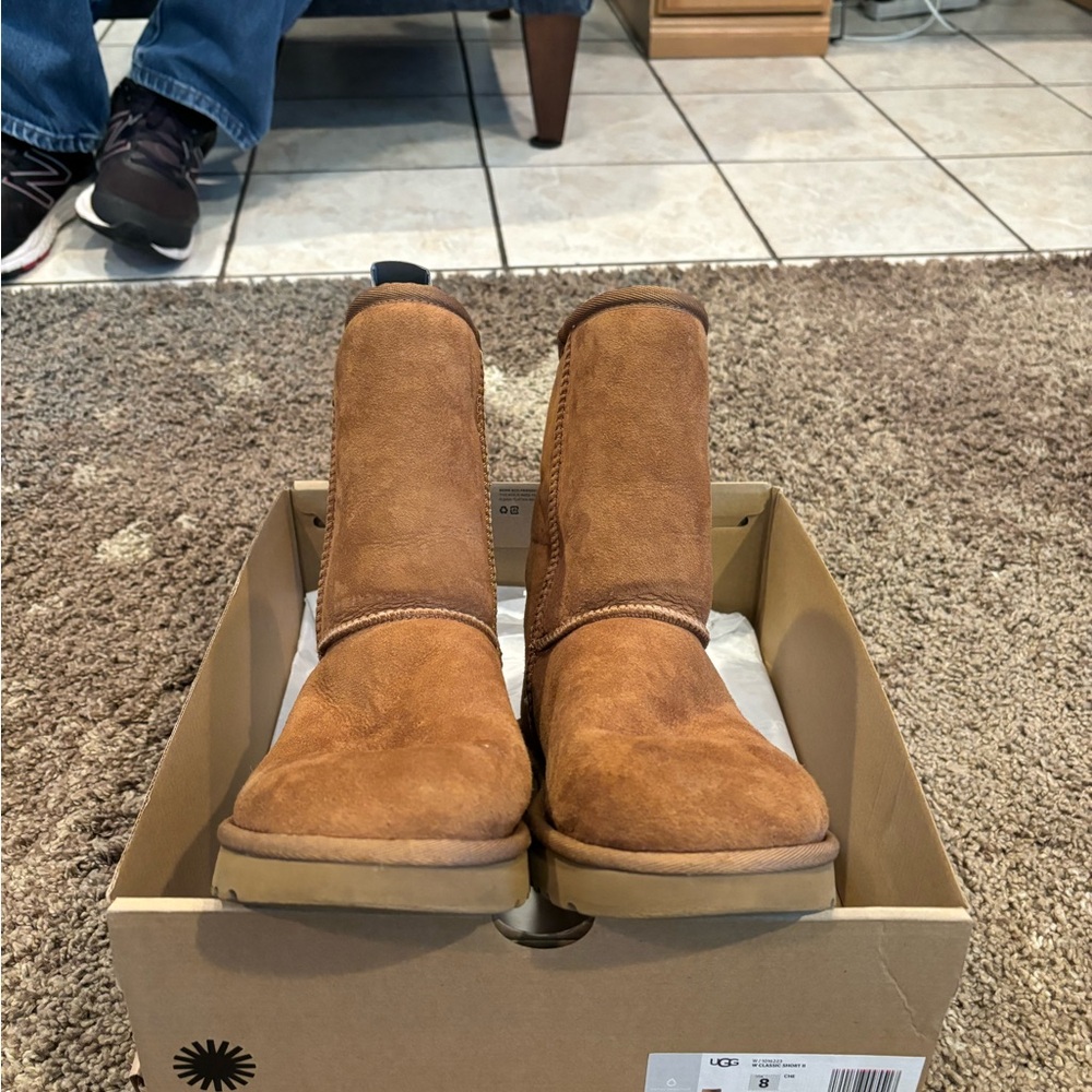 UGG - Picture 3 of 4
